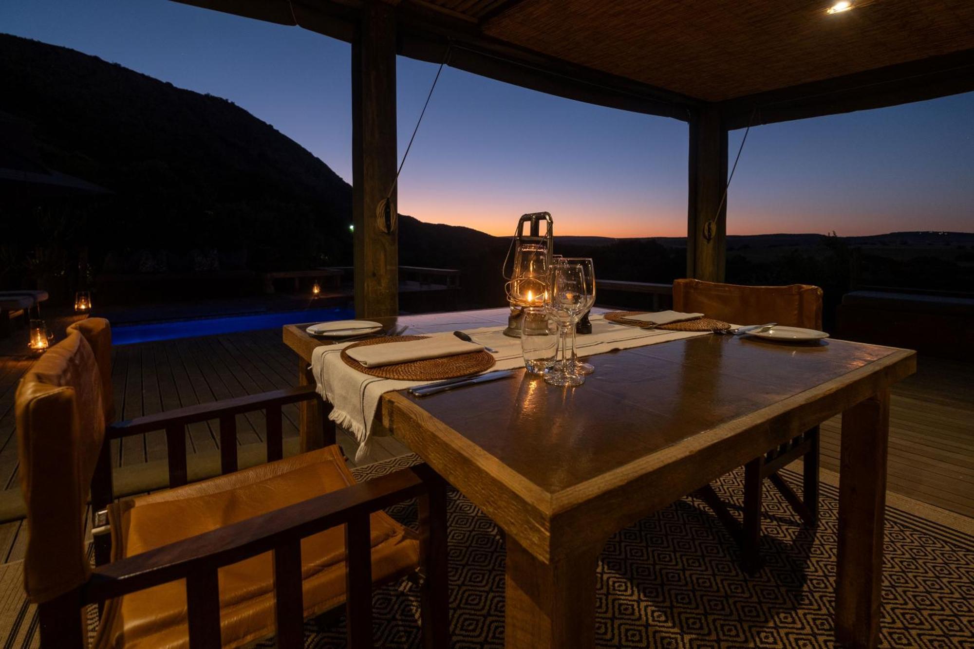 Hillsnek Safari Camp - Amakhala Game Reserve *